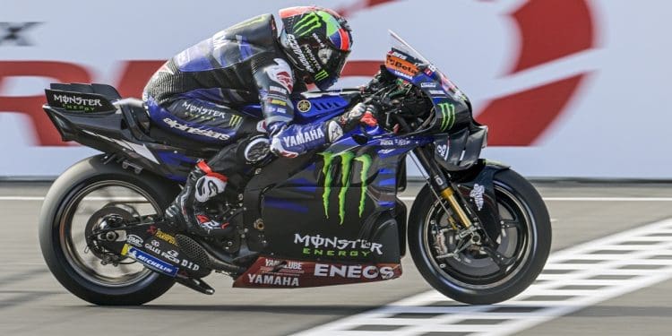 Álex Rins «respira» otimismo: ‘A equipa tem sempre energia’