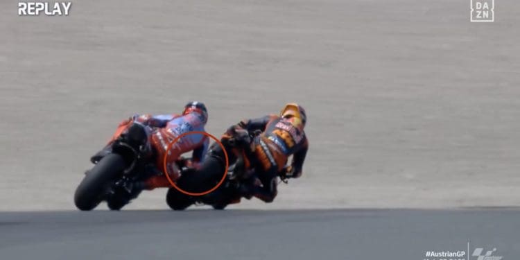 Vídeo: Marc Márquez no limite, com toque na roda de Jack Miller durante o GP da Áustria