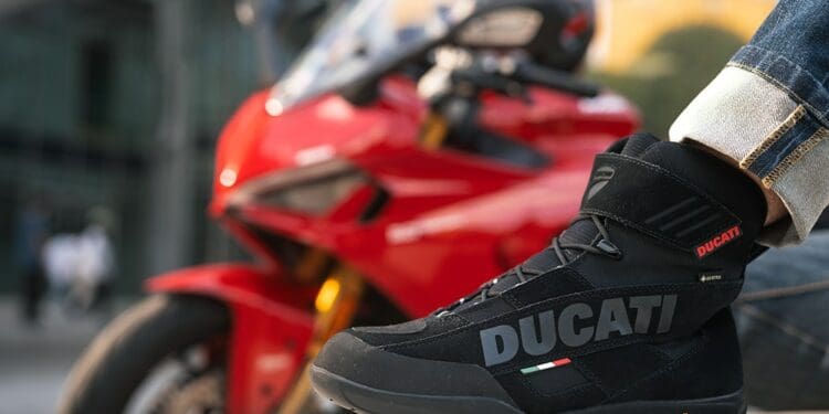 Ducati Company C4 – botas de cano curto para turismo e para o uso no dia a dia