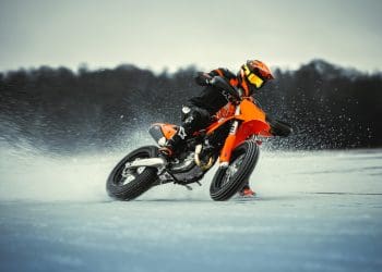 Vídeo: Testes inclementes, protótipo da nova KTM 450 SMR levado aos limites