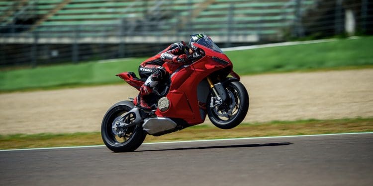 Vídeo: A estreia de Francesco Bagnaia na nova Panigale V4