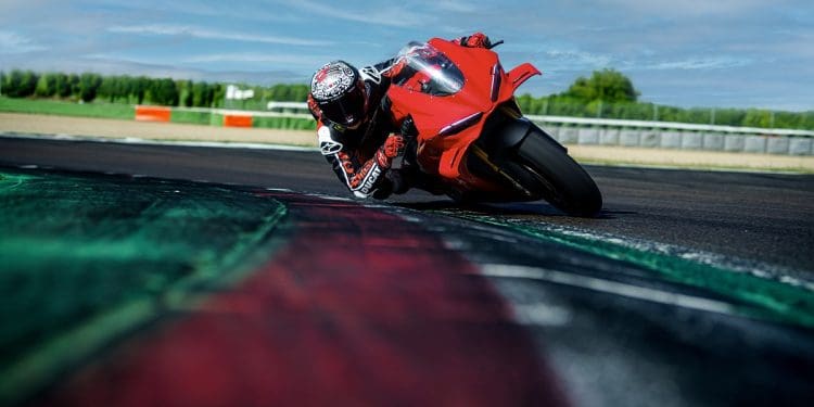 A nova rainha das superbike italianas: Eis a Ducati Panigale V4 2025