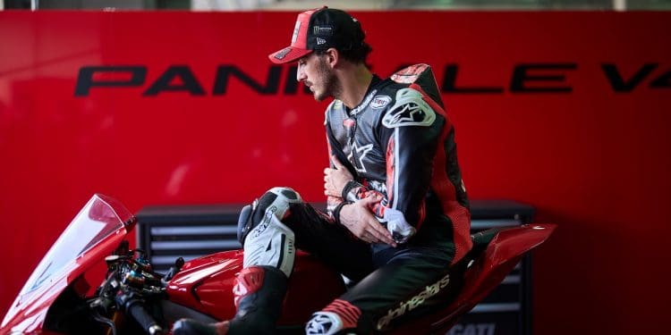 Francesco Bagnaia já conhece a nova Ducati Panigale V4: ‘Fiquei surpreendido, é muito intuitiva e fácil’