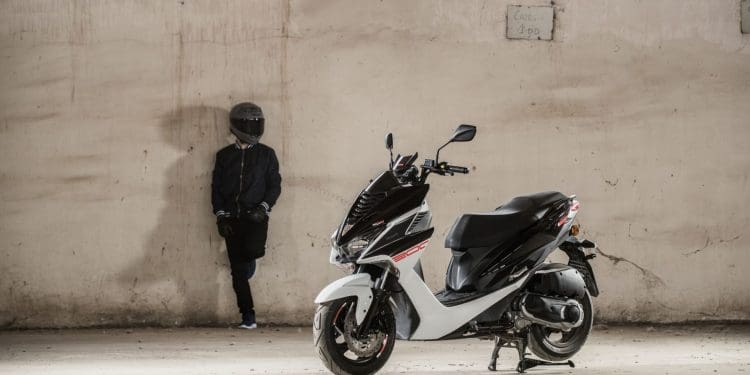 Mission 200: Para esta scooter da Malaguti não há missões impossíveis