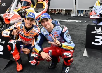 Álex Márquez acredita que ter Marc ao seu lado pode ajudá-lo a melhorar ainda mais: ‘A convivência fora da pista une as forças’