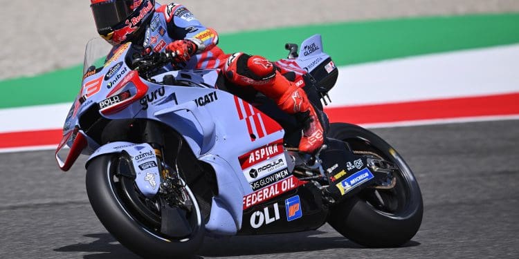 Marc Márquez liderou FP2 e foi o único no segundo 49, após ataque já nos instantes finais