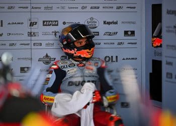 Marc Márquez escapou a penalização no GP da Tailândia após falha no fecho do fato