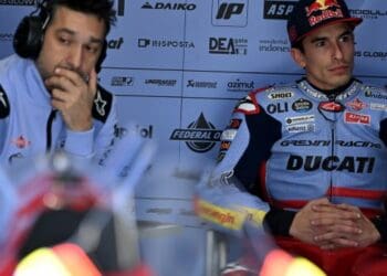 Marc Márquez ainda está a pilotar a Desmosedici em «modo Honda»: ‘Foram 11 anos com a mesma moto; As expectativas… há que ser realista’