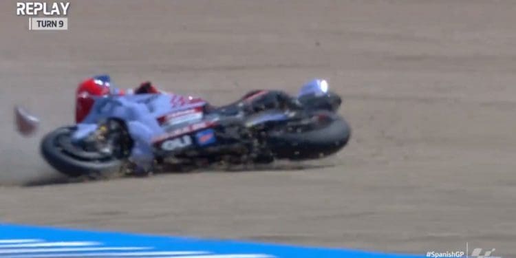Vídeo: Esperanças de Marc Márquez na primeira vitória numa Ducati acabaram (literalmente) no chão