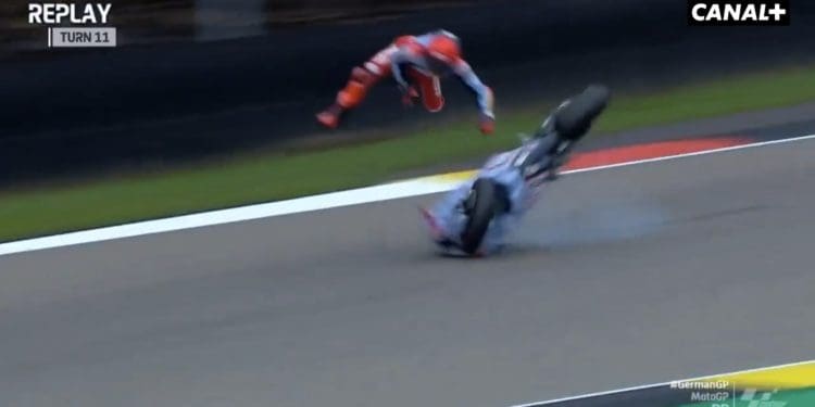 Vídeo: Queda assustadora de Marc Márquez em Sachsenring
