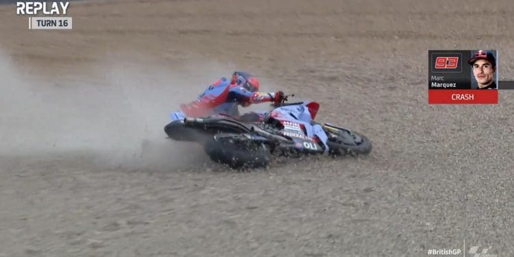 Vídeo: Marc Márquez caiu e deitou «ao lixo» potencial top cinco na corrida Sprint