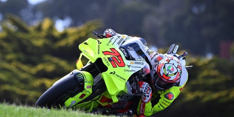 Marco Bezzecchi aceitou penalização em Phillip Island mas lembra que não podia simplesmente ‘ficar parado’ após ultrapassagem de Viñales