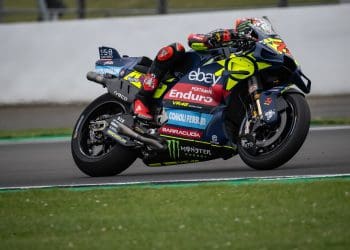 Marco Bezzecchi revelou maior problema que teve em Silverstone: ‘Quase choquei com o Brad Binder no arranque; Perdi muito tempo’