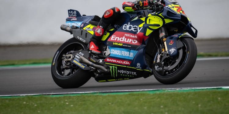 Marco Bezzecchi revelou maior problema que teve em Silverstone: ‘Quase choquei com o Brad Binder no arranque; Perdi muito tempo’