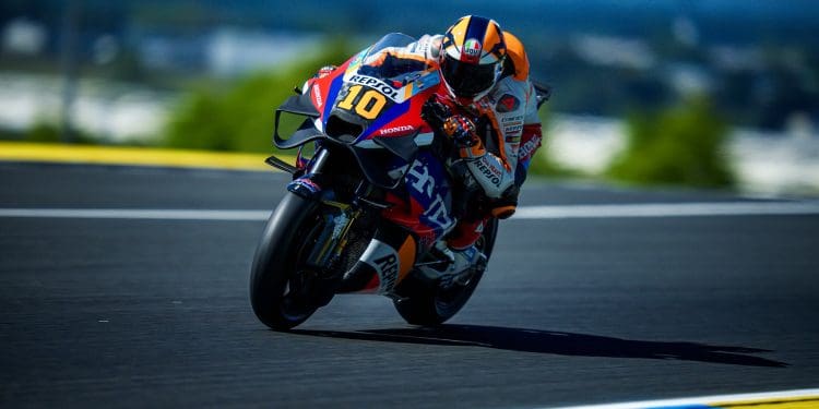 ‘Na Ducati com pneus novos, travas um pouco antes e fazes o tempo. Não funciona assim com a Honda’ – Luca Marini