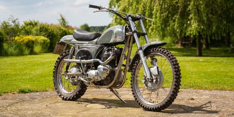 Desert Racer inspirada pelo lendário Steve McQueen leiloada por mais de 15 mil euros