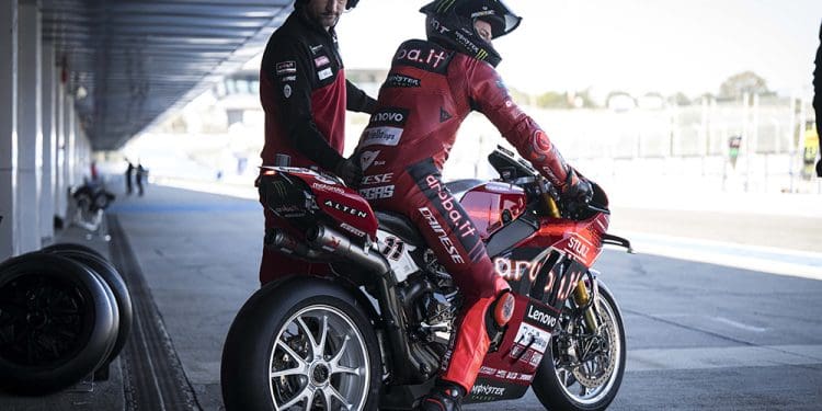 Massimo Rivola ‘absolutamente contra as Superbike’: ‘Tem de ser uma moto stock e nada mais; Talvez em 2027 mudem as regras’