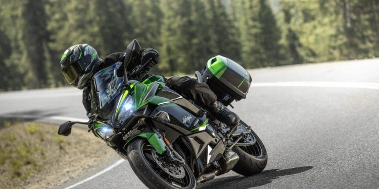 Kawasaki revela nova Ninja 1100SX para 2025: Um ‘verdadeiro expresso continental’