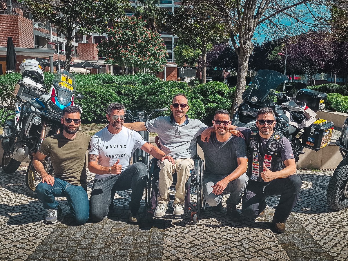 Cinco amigos enfrentam aventura de 13 mil Km e ajudam a causa da Associação Salvador