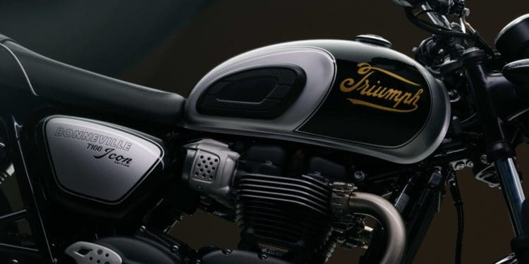 Nova linha Icon Modern Classic, da Triumph, com logótipo Heritage
