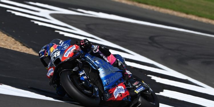 Miguel Oliveira continua a acumular azares: ‘Já estava na curva quando a moto do Raúl acertou na minha; Lugar errado à hora errada’