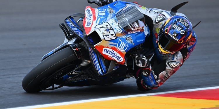 Miguel Oliveira feliz com quinto lugar mas asfalto, aderência e consumo de pneus preocupa: ‘Vou acender uma vela à noite e rezar’