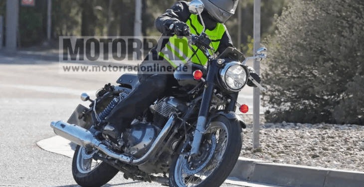 A próxima Royal Enfield Bullet 650 foi apanhada em testes na Europa