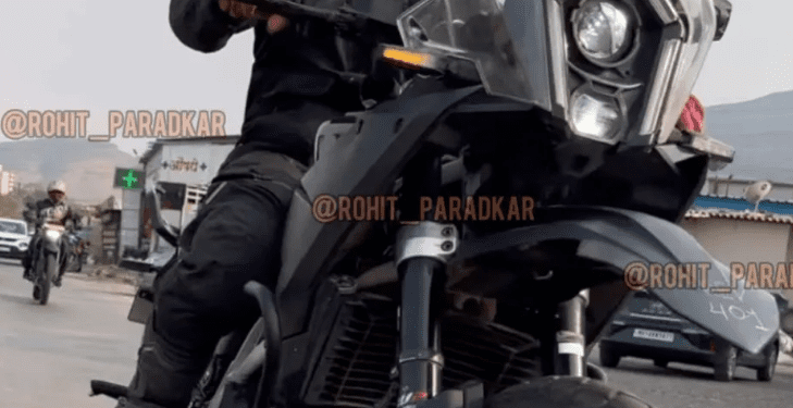 KTM 390 Adventure e Enduro de 2025 apanhadas em testes