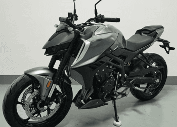 Kove 450R – naked desportiva de 443 cc e quatro cilindros vai entrar em produção