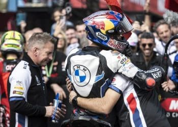 ‘Ele consegue fazer certas coisas na moto que outros não conseguem fazer’ – Shaun Muir sobre Toprak Razgatlioglu