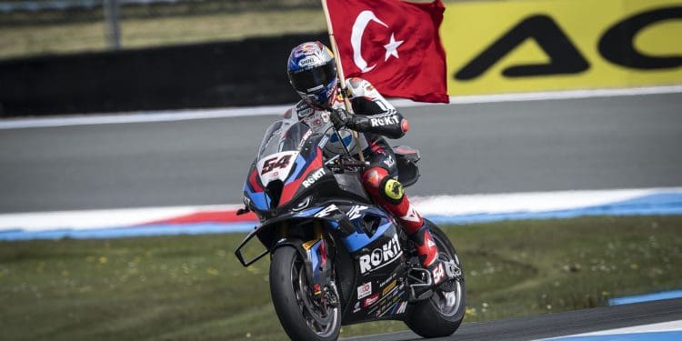 Toprak Razgatlioglu dominou corrida 1 em Misano e entra na história