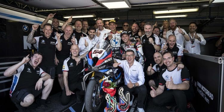 BMW reagiu ao alegado desejo de saída de Toprak Razgatlioglu para o MotoGP: ‘Temos um contrato para a próxima época’