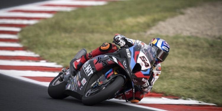 Toprak Razgatlioglu avassalador no FP1 do WSBK em Portimão; Ivo Lopes bateu colega de equipa