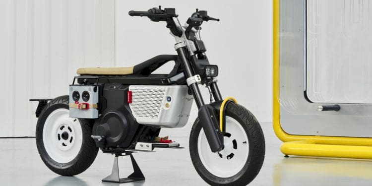 BMW CE 02 x Vagabund, uma eParkourer ‘«retro-futurista»’