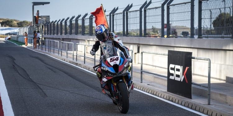 Recorde lança Toprak Razgatlioglu para o título: Quase 100 pontos de avanço