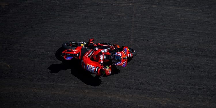 ‘Talvez mudemos a traseira e começamos a estar bem’ – Francesco Bagnaia