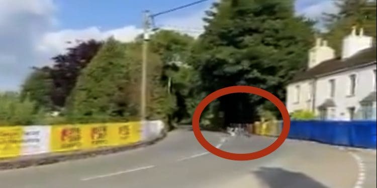 VÍDEO: O assustador acidente de Peter Hickman no último dia do Isle of Man TT