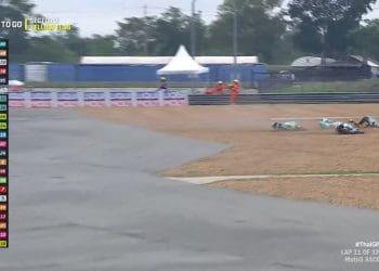 Vídeo: Pilotos da Leopard Racing eliminam-se na perseguição do pódio em Buriram