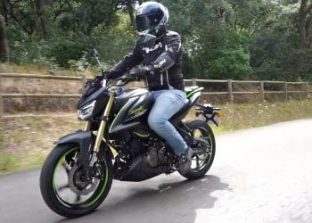 QJ Motor SRK 125 S: Pequena naked, com preço a condizer