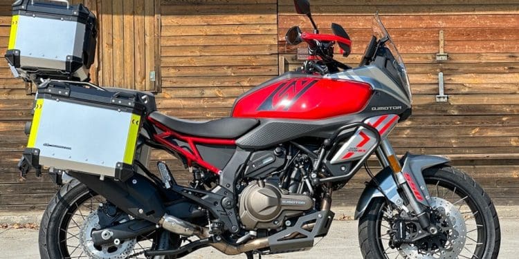 QJMotor SRT 550SX, uma nova enduro versátil e bem equipada