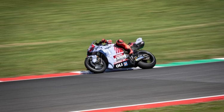 Andrea Dovizioso impressionado com adaptação de Marc Márquez: ‘Não sei se outros teriam conseguido’