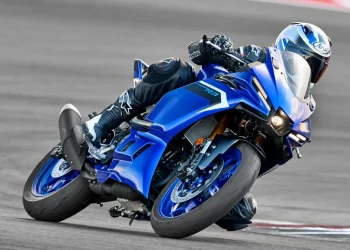 Nova Yamaha YZF-R3 2025: Design renovado, com asas aerodinâmicas