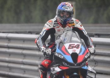 Toprak Razgatlioglu fecha sexta-feira no Estoril com o melhor tempo, onde as condições mistas a limitaram a ação; Nicolò Bulega foi sexto