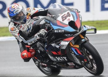 Toprak Razgatlioglu brilha no FP1 do WSBK no Estoril em sessão plena de quedas e muita chuva; Ivo Lopes foi 19.º