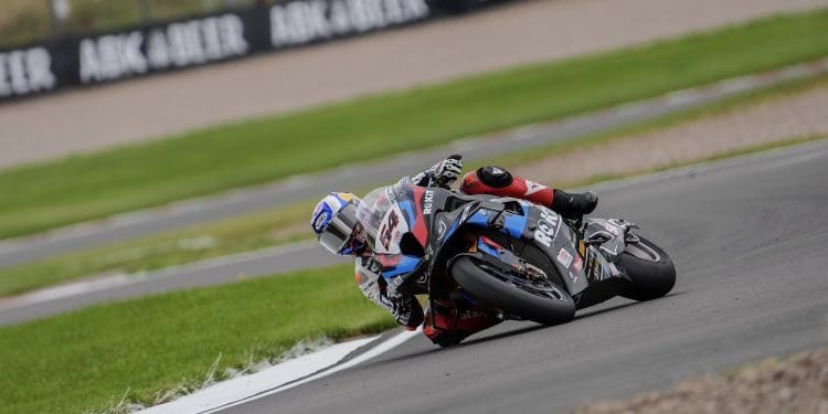 Toprak Razgatlioglu «brincou» no FP1 do WSBK em Donington Park, ao ser 0.416s mais rápido do que qualquer outro