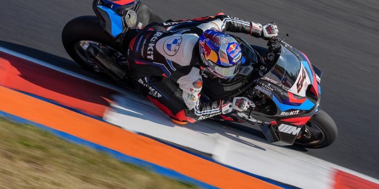 Razgatlioglu abre domingo com melhor tempo no Warm Up, de olho na décima vitória consecutiva em Most