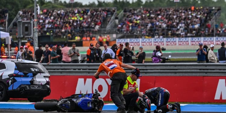 Álex Rins sofreu três fraturas e corre contra o tempo; Deverá ser operado e presença no GP da Alemanha é altamente improvável