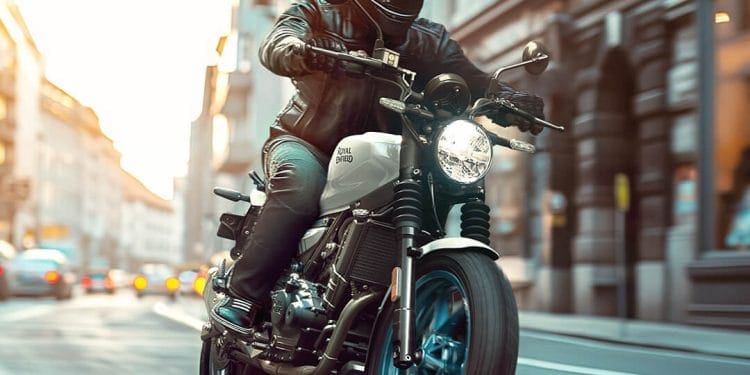 Royal Enfield pode estar a trabalhar numa versão mais desportiva da nova Guerrilla 450