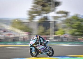 A força do hábito: David Alonso entra a liderar no treino livre do Moto3 em Barcelona com volta recorde