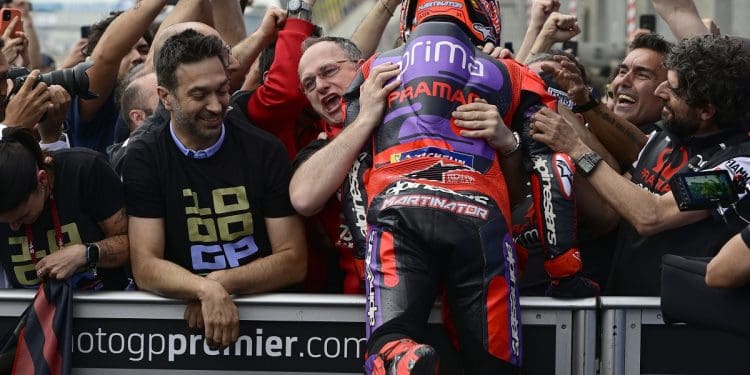 Vídeo: Os bastidores do top 3 pós-corrida no GP de França de MotoGP